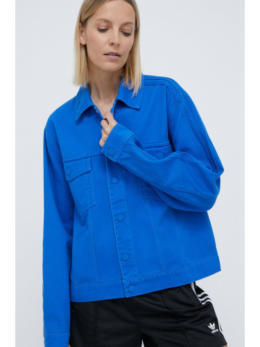 Дънково яке adidas Originals x Ksenia Schnaider  jeansowa в синьо преходен модел с уголемена кройка IU2460