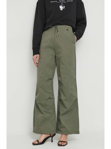 Панталон Calvin Klein Jeans в зелено с широка каройка, висока талия J20J222609