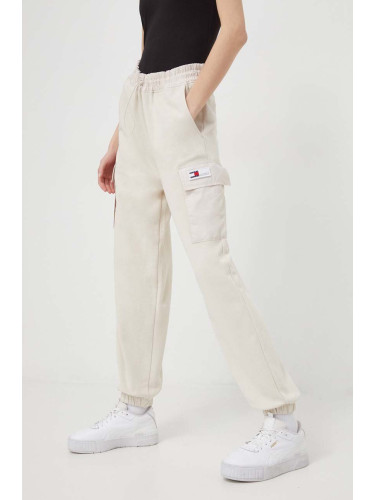 Спортен панталон Tommy Jeans в бежово с изчистен дизайн DW0DW17313