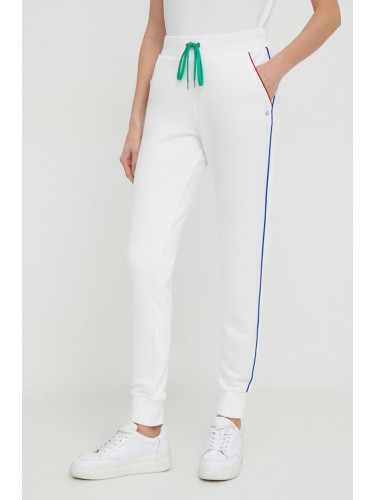 Памучен спортен панталон United Colors of Benetton в бяло с изчистен дизайн