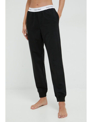 Домашен панталон Calvin Klein Underwear дамски в черно 000QS6872E