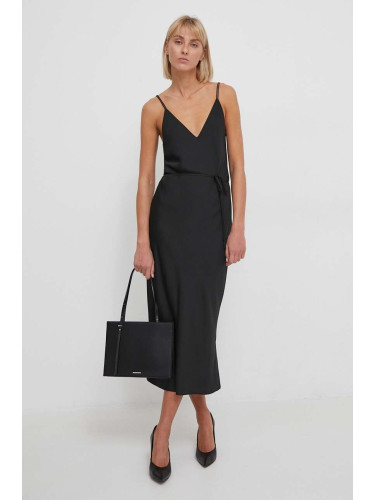 Рокля Calvin Klein в черно дълга със стандартна кройка K20K206776