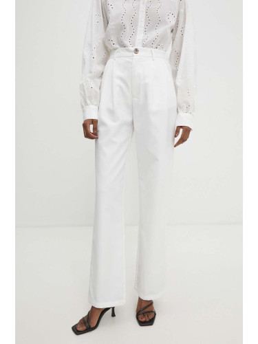 Панталон Answear Lab в бяло със стандартна кройка, с висока талия