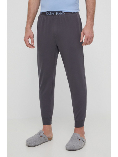 Домашен панталон Calvin Klein Underwear в сиво с изчистен дизайн 000NM2175E