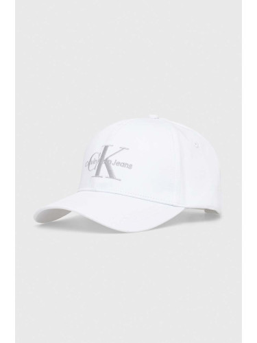 Памучна шапка с козирка Calvin Klein Jeans в черно с апликация K60K610280