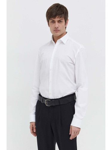 Памучна риза HUGO мъжка в бяло с кройка по тялото класическа яка 50508294