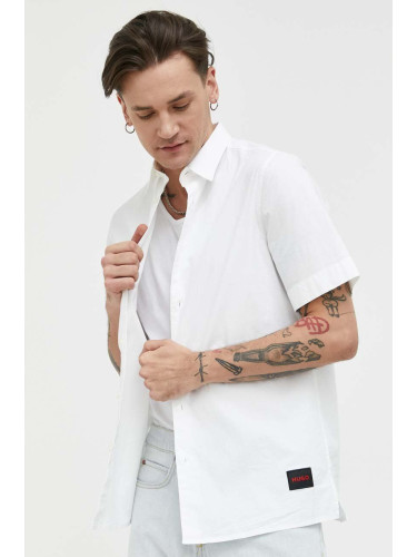 Риза HUGO мъжка в бяло със стандартна кройка с класическа яка 50475668