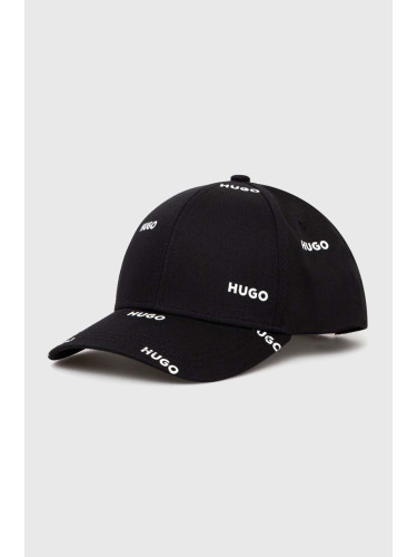 Памучна шапка с козирка HUGO в черно с принт 50516141