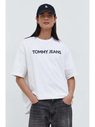Памучна тениска Tommy Jeans в бяло с принт DM0DM18267