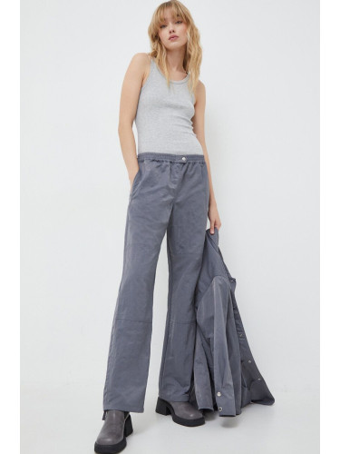 Панталон Samsoe GIRA в сиво с широка каройка, висока талия F23400008