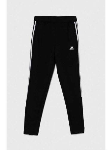 Детски спортен панталон adidas в черно с апликация