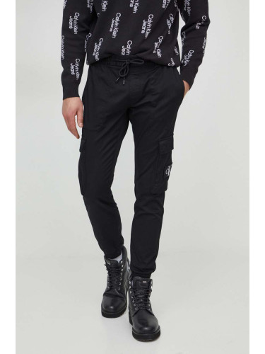 Панталон Calvin Klein Jeans в черно с кройка тип карго J30J324696