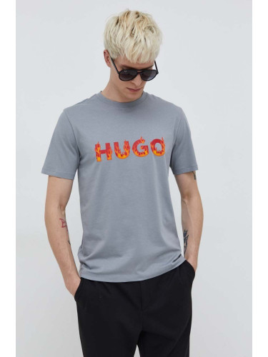 Памучна тениска HUGO в сиво с принт 50504542