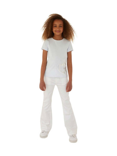 Детски панталон Guess в бяло с изчистен дизайн