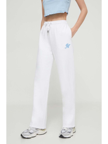 Спортен панталон Juicy Couture в бяло с апликация