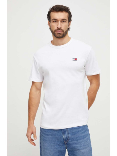 Памучна тениска Tommy Jeans в бяло с апликация DM0DM17995