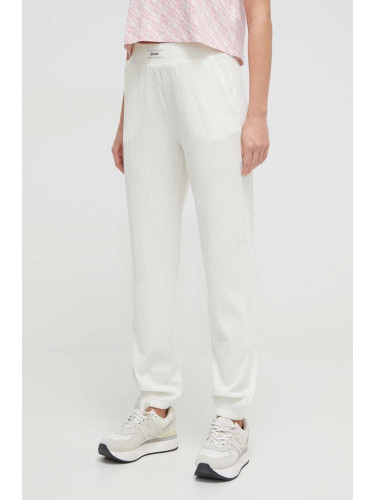 Спортен панталон Guess AISLIN в бяло с изчистен дизайн V4RB01 KC2T0