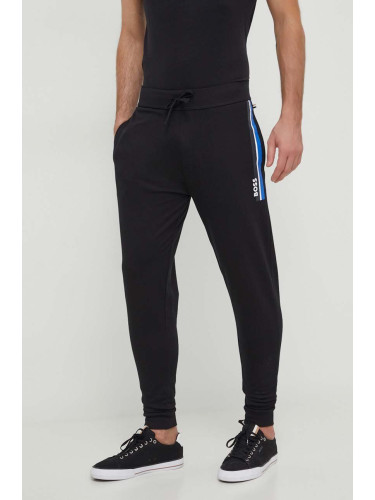 Памучен спортен панталон BOSS в черно с принт 50515161