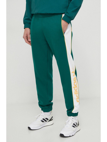 Спортен панталон adidas Originals 0 в зелено с принт IT2442