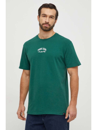Памучна тениска Tommy Jeans в зелено с апликация DM0DM18275