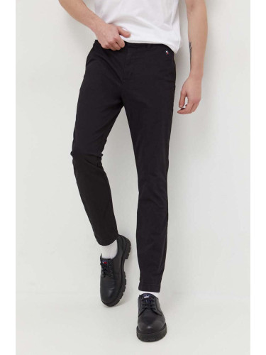 Панталон Tommy Jeans в черно със стандартна кройка DM0DM18339