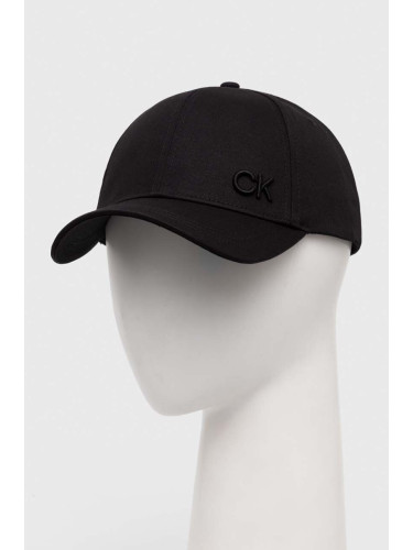 Памучна шапка с козирка Calvin Klein в черно с апликация K60K612000