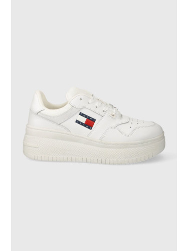 Маратонки Tommy Jeans TJW RETRO BASKET FLATFORM ESS в бяло EN0EN02506