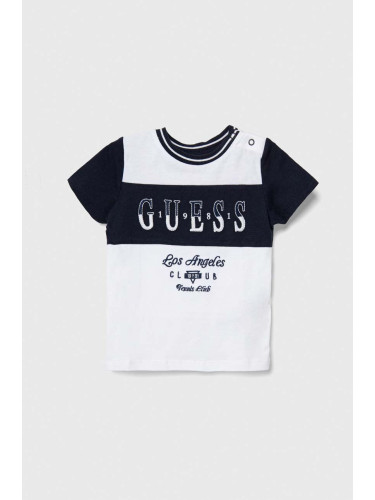 Детска памучна тениска Guess в тъмносиньо с десен