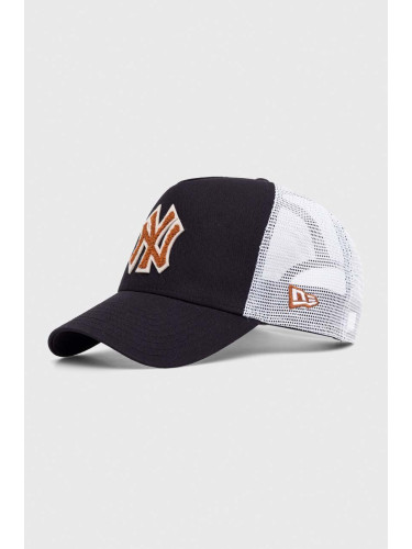 Шапка с козирка New Era в тъмносиньо с апликация NEW YORK YANKEES