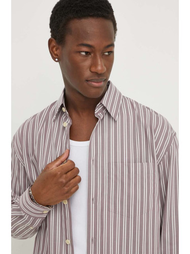Памучна риза Drykorn RIKOV мъжка в лилаво със свободна кройка с класическа яка 14407847360