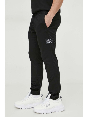 Панталон Calvin Klein Jeans в черно с кройка по тялото J30J325114
