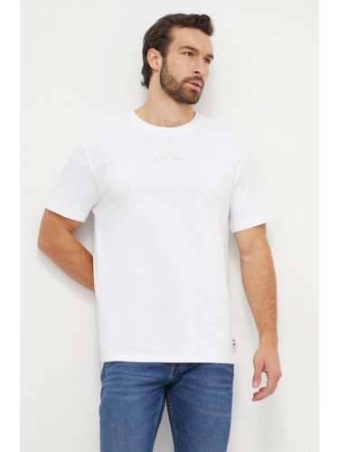 Памучна тениска Tommy Jeans в бяло с апликация DM0DM18266
