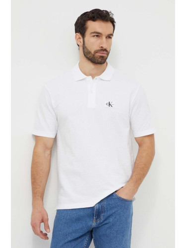 Тениска с яка Calvin Klein Jeans в бяло с апликация J30J325433