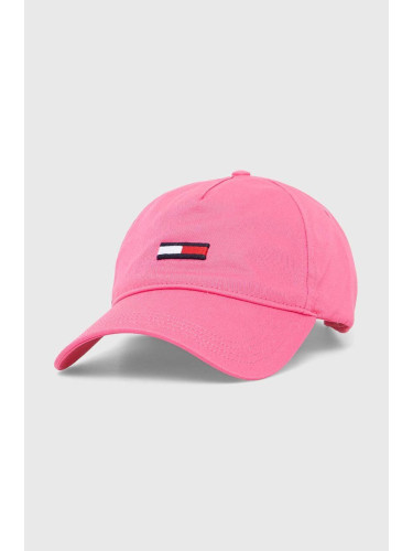 Памучна шапка с козирка Tommy Jeans в розово с апликация AW0AW15842