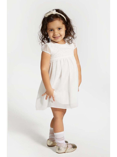 Бебешка рокля Coccodrillo в бяло къса със стандартна кройка