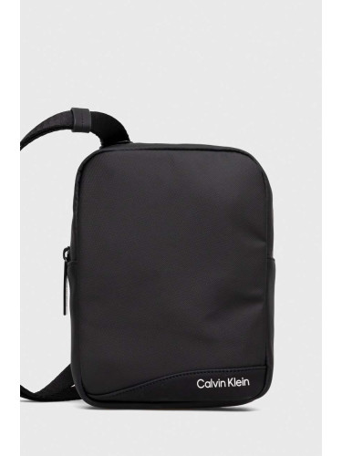 Чанта през рамо Calvin Klein в черно K50K511252
