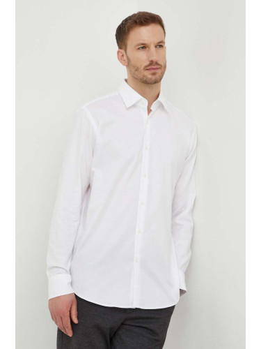Риза BOSS мъжка в бяло със стандартна кройка с класическа яка 50508772