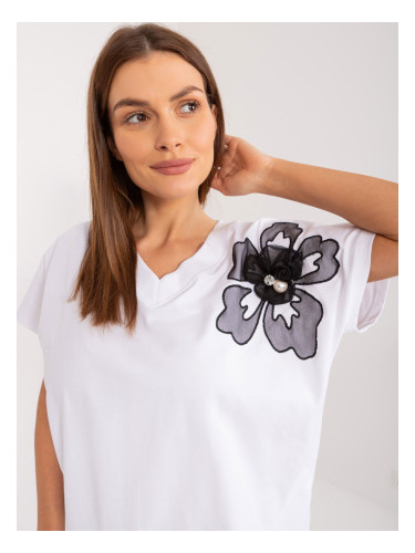 White blouse with decorative flower BASIC FEEL GOOD