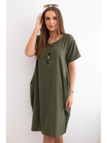 Dress with pockets and pendant in khaki color