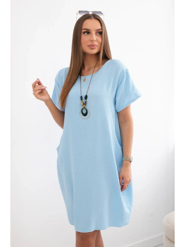 Dress with pockets and a blue pendant