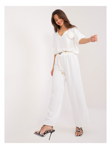 White fabric trousers with belt