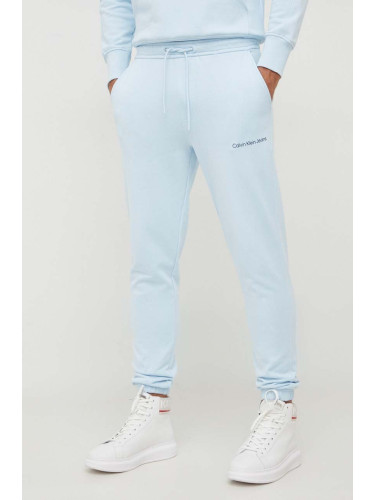 Памучен спортен панталон Calvin Klein Jeans в синьо с изчистен дизайн J30J324739