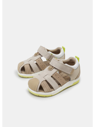 Бебешки сандали в бежов цвят за момче Mayoral