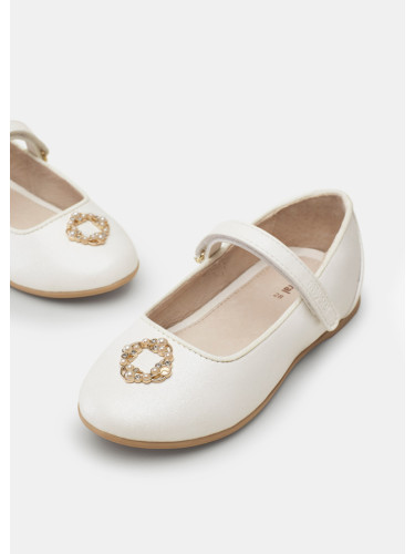 Детски елегантни пантофи в бял цвят с металически ефект Mayoral