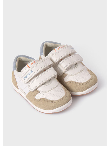 Бебешки маратонки в бял цвят с бежови елементи Mayoral