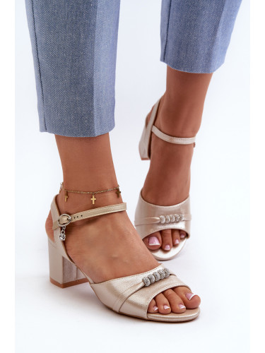 VINCEZA Дамски сандали от еко кожа с декорации на златен ток Нархи