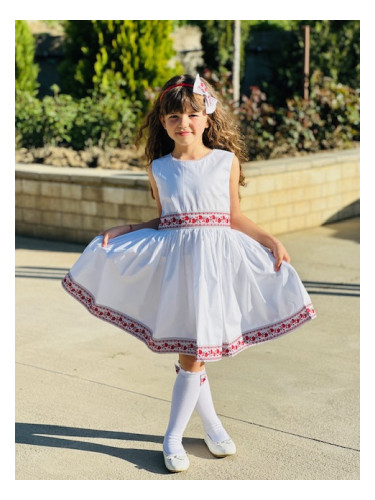 Детска народна носия рокля в бяло без ръкав с фолклорни/етно мотиви 