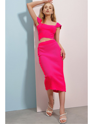 Trend Alaçatı Stili Women's Pink Kiss Collar Flounce Shoulders Crop Blouse And High Waist Knitwear Skirt Double Suit