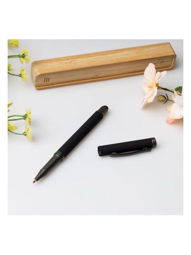 Химикалка в бамбукова кутия WOOLF PEN в черно