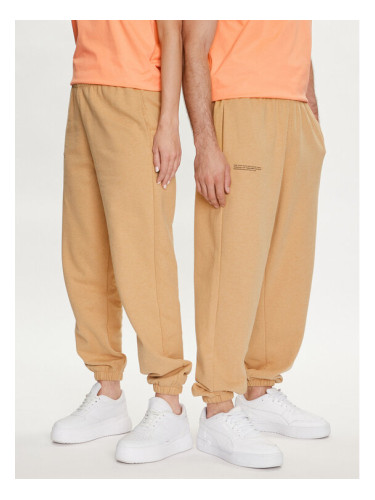 Pangaia Долнище анцуг Food Dye Бежов Regular Fit